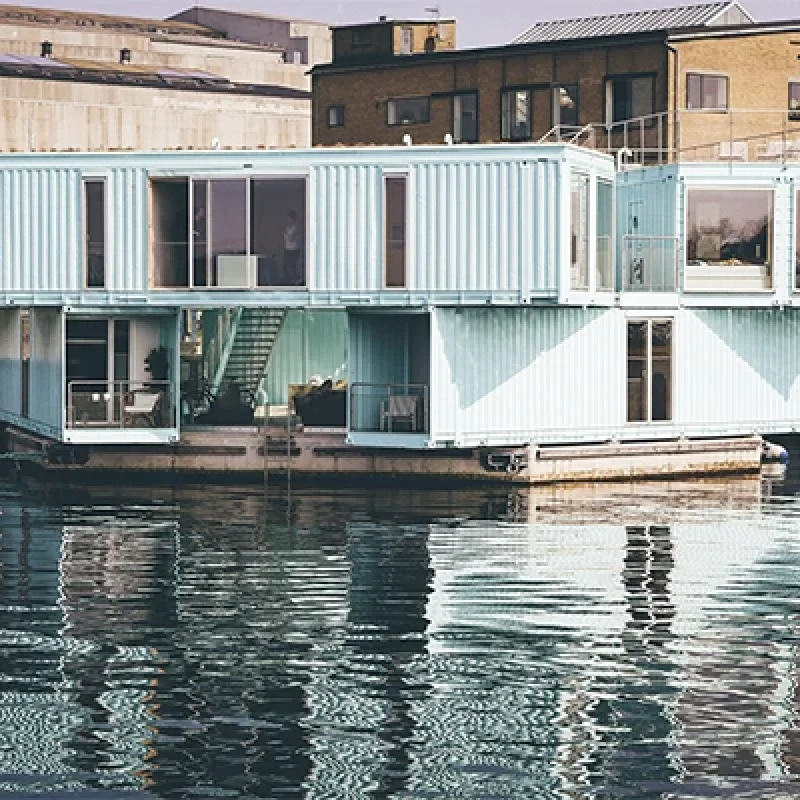 Casas Flutuantes em Contêineres: Projetos que Unem Sustentabilidade e Natureza